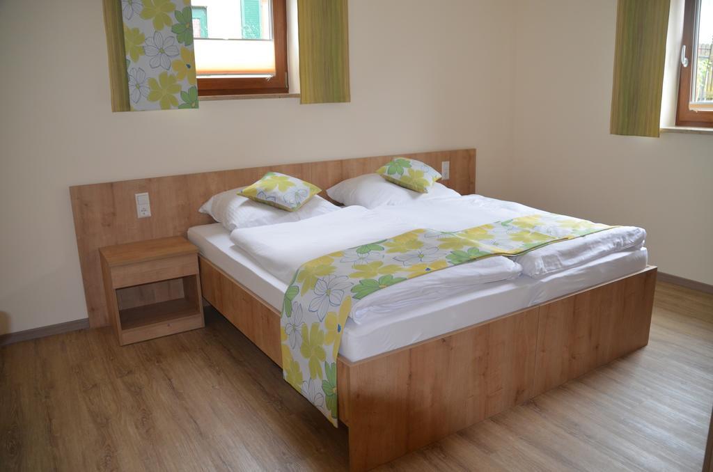 Landhotel Zum Adler Oberbechingen Pokoj fotografie