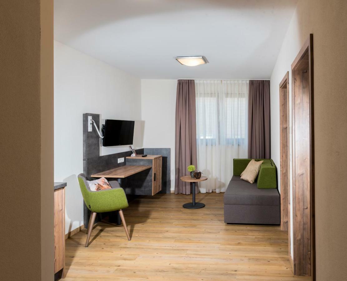 Landhotel Zum Adler Oberbechingen Exteriér fotografie