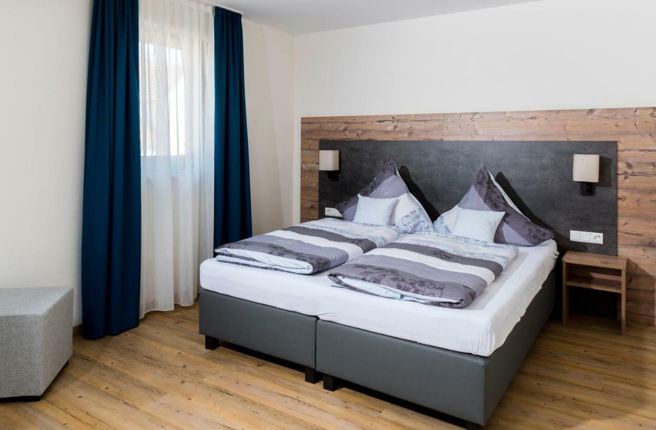 Landhotel Zum Adler Oberbechingen Exteriér fotografie